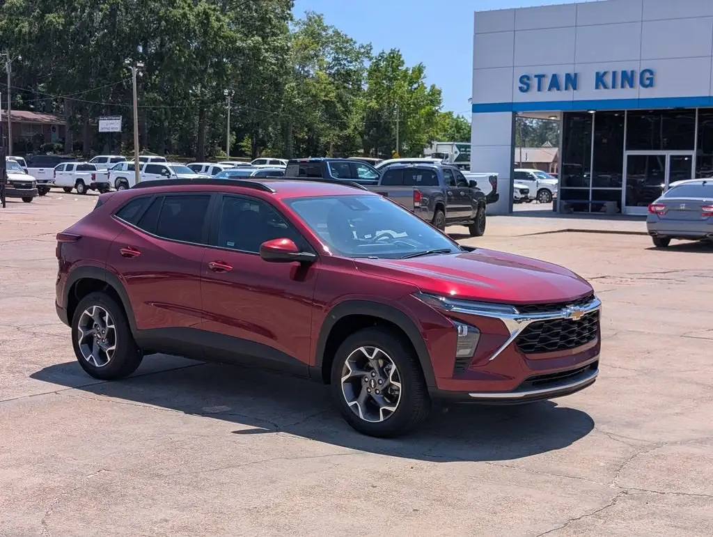 2025 Chevrolet Trax LT photo 1