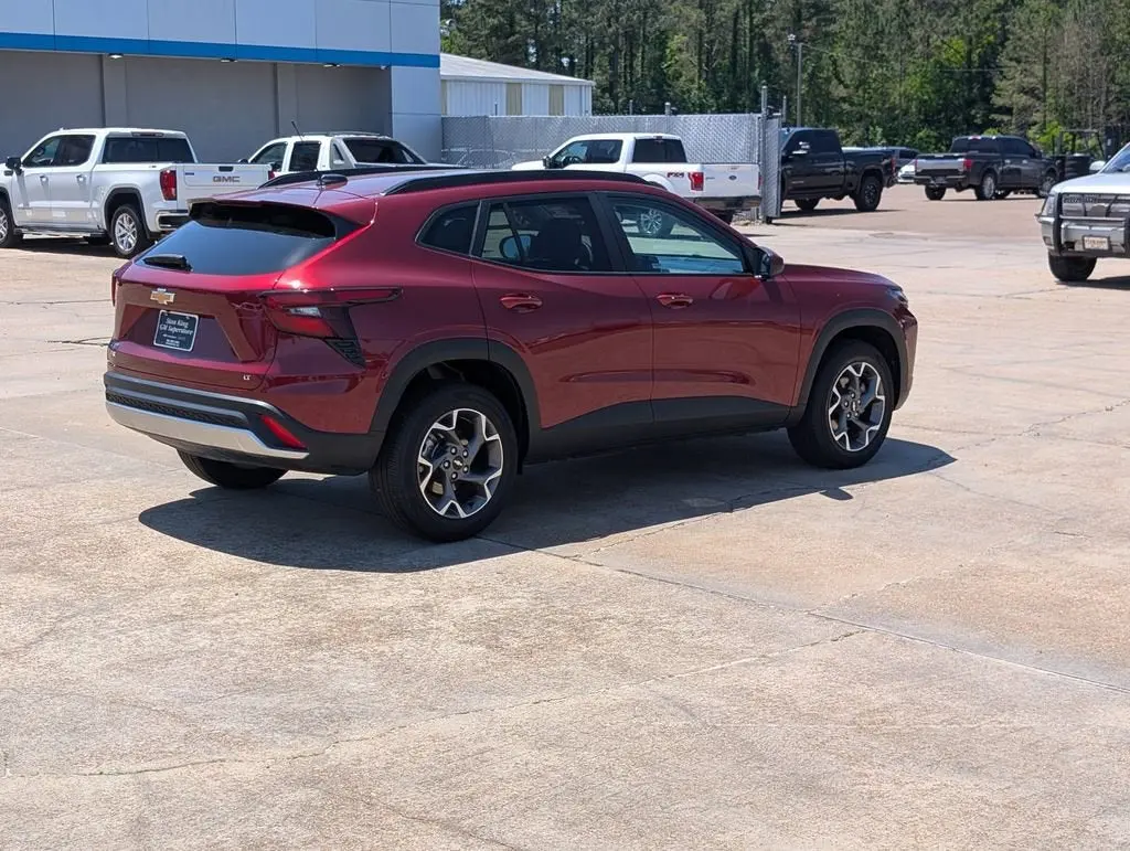 2025 Chevrolet Trax LT photo 3
