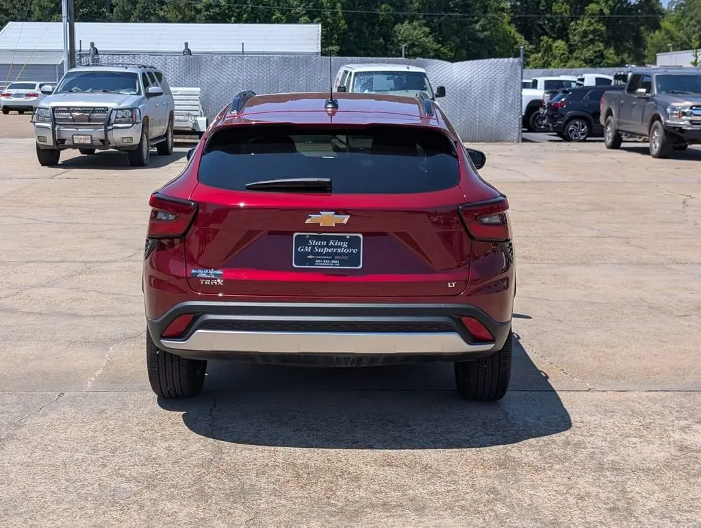 2025 Chevrolet Trax LT photo 4