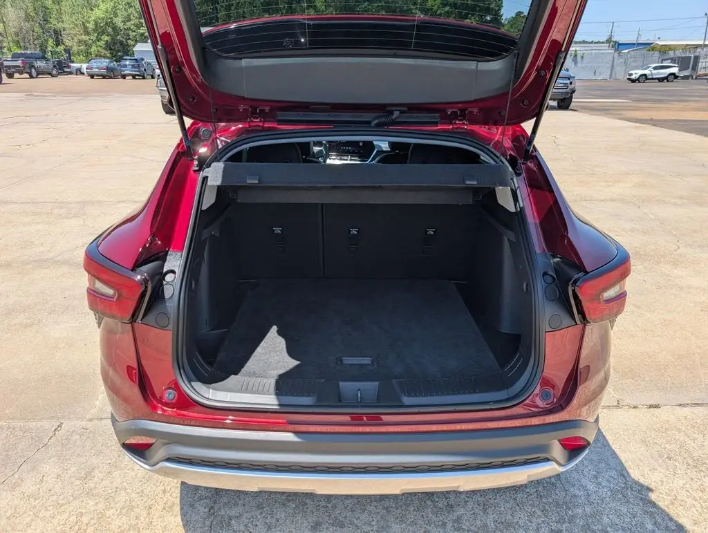 2025 Chevrolet Trax LT photo 5