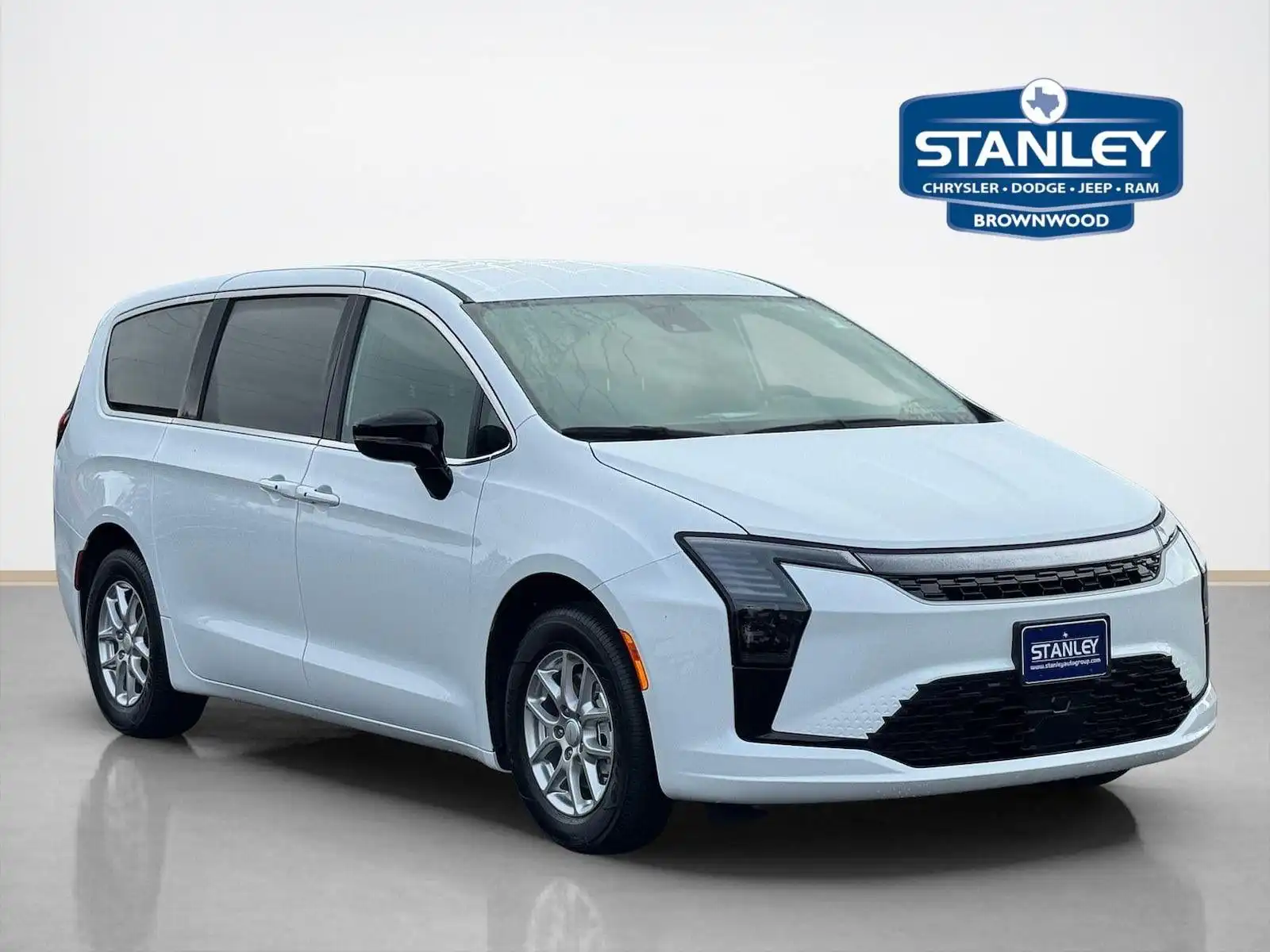 2027 Chrysler Pacifica Select's photo