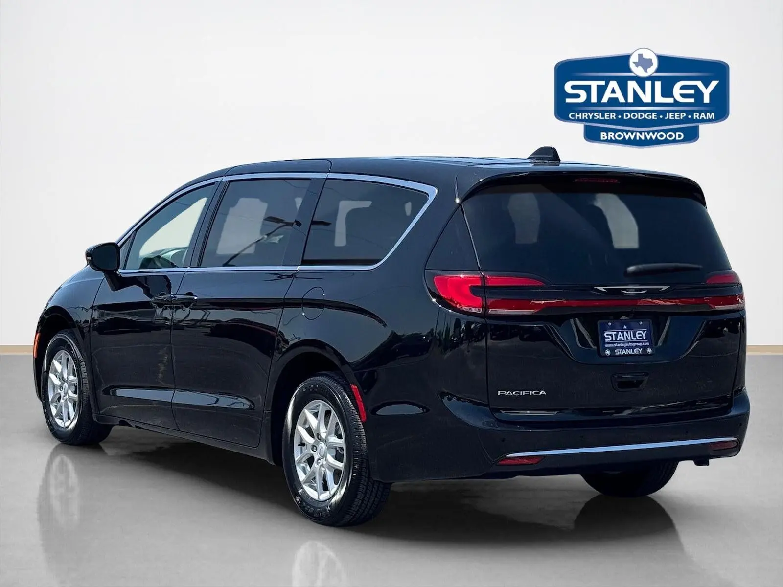 2027 Chrysler Pacifica Select photo 5