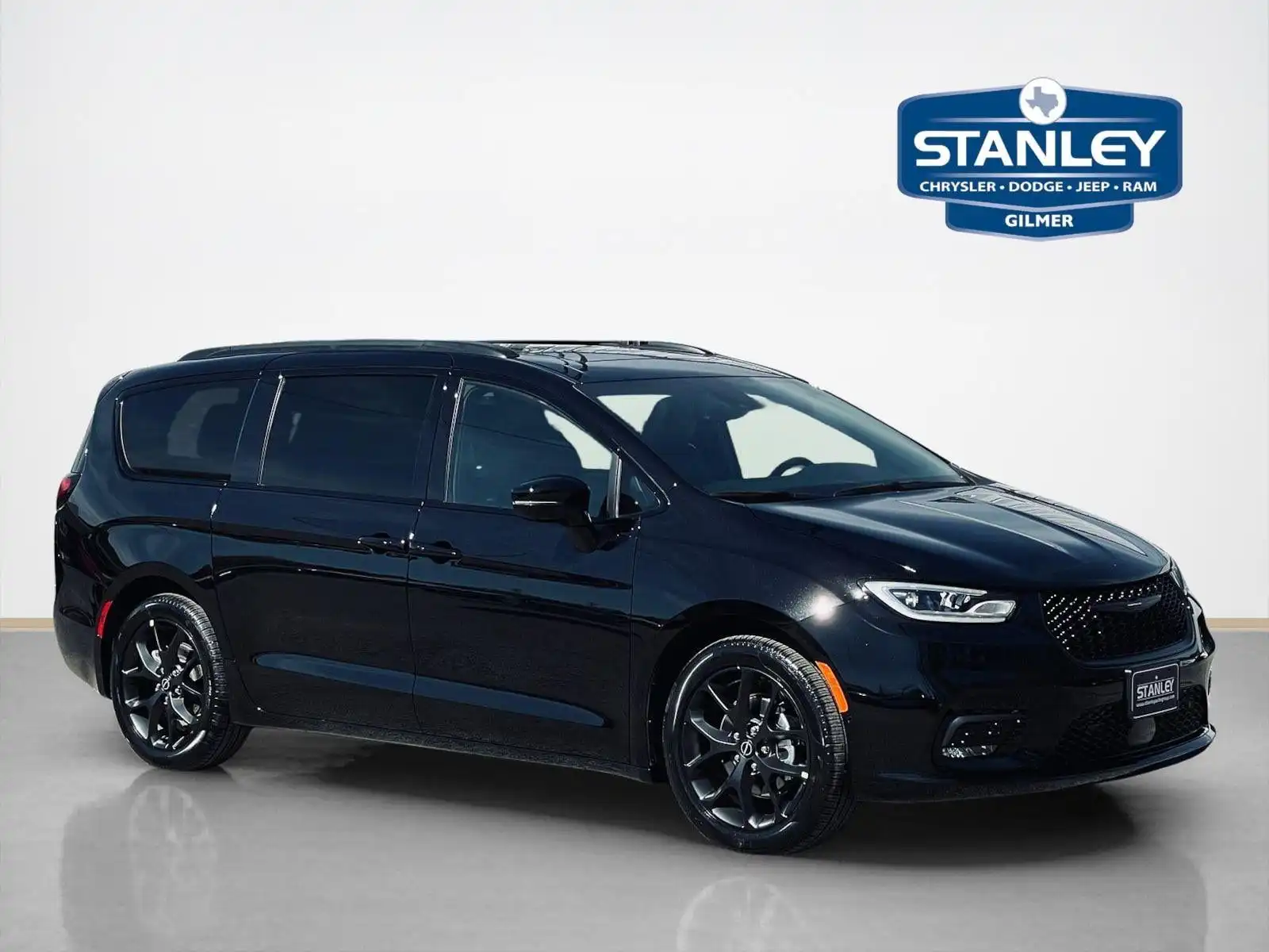2026 Chrysler Pacifica Limited's photo