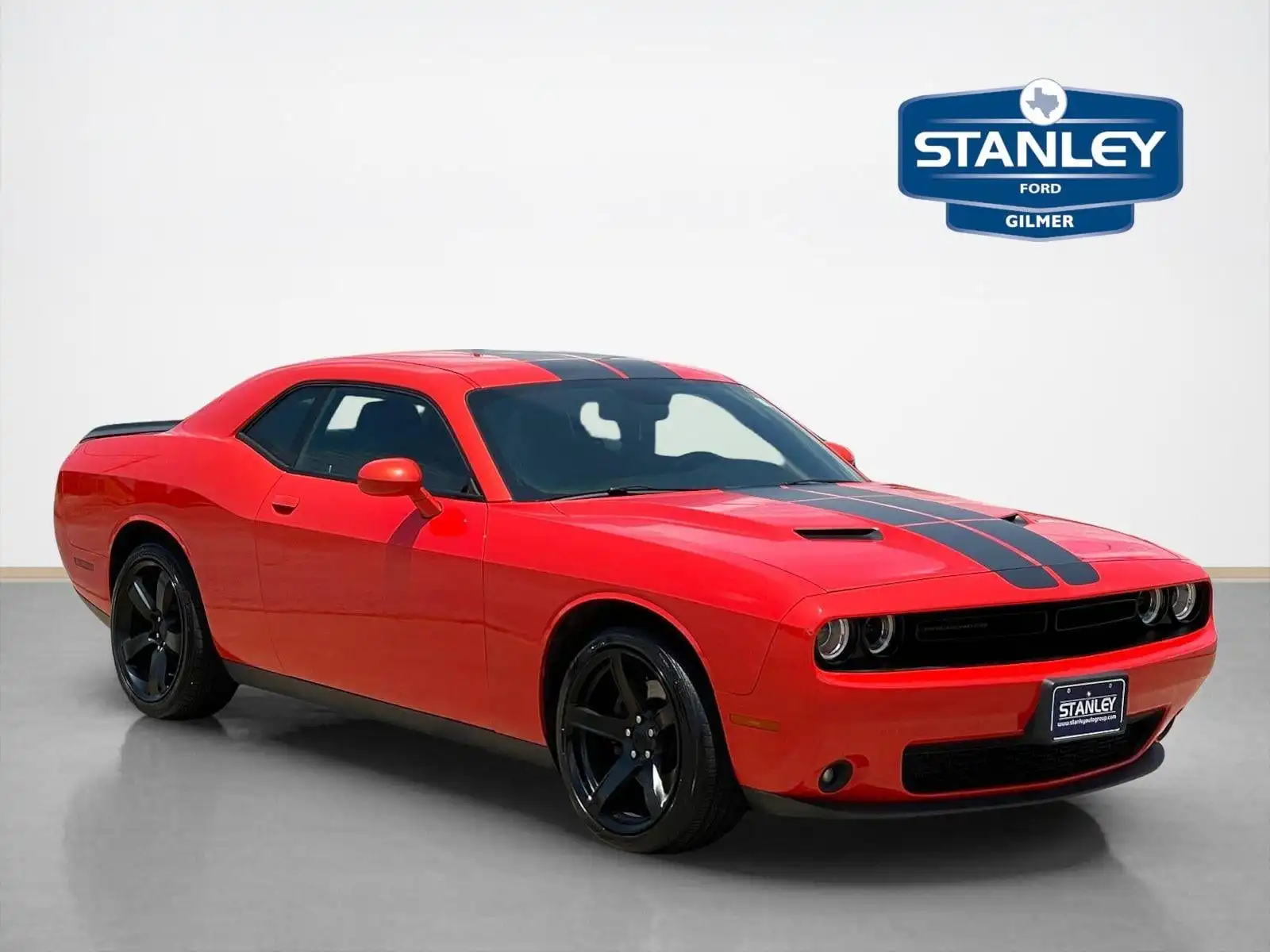 2017 Dodge Challenger SXT Plus's photo