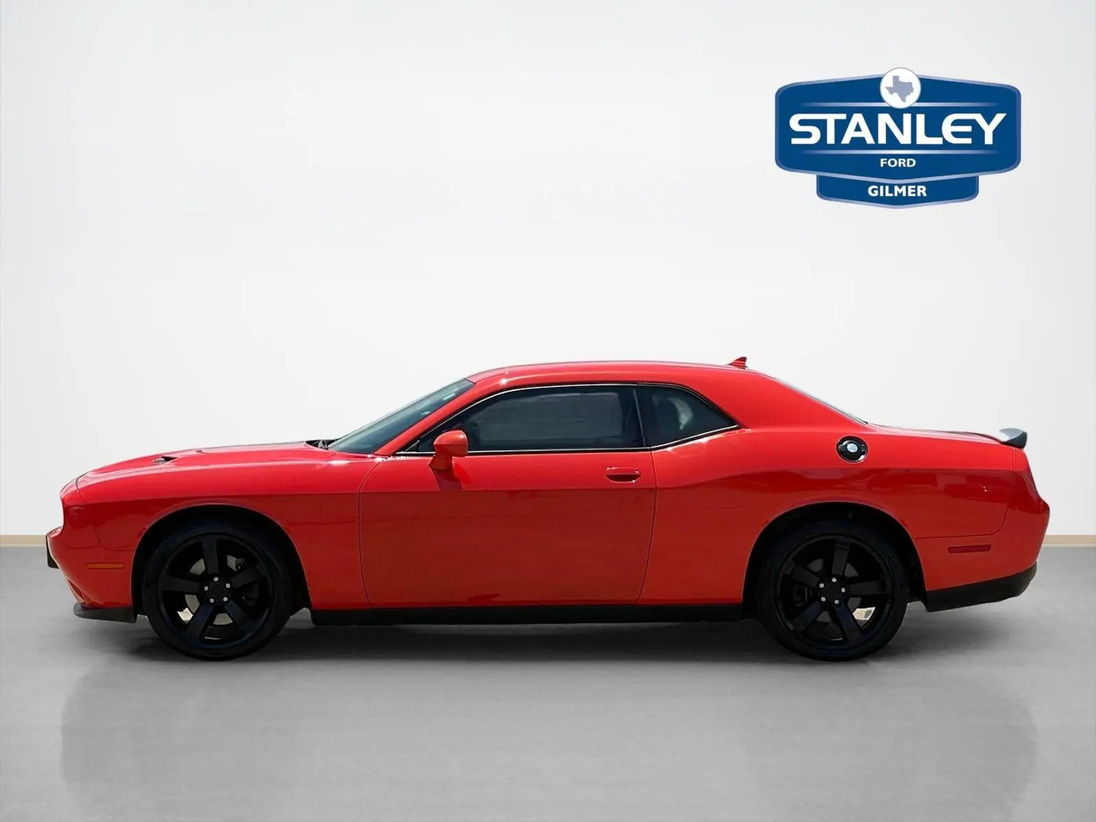 2017 Dodge Challenger SXT Plus photo 4