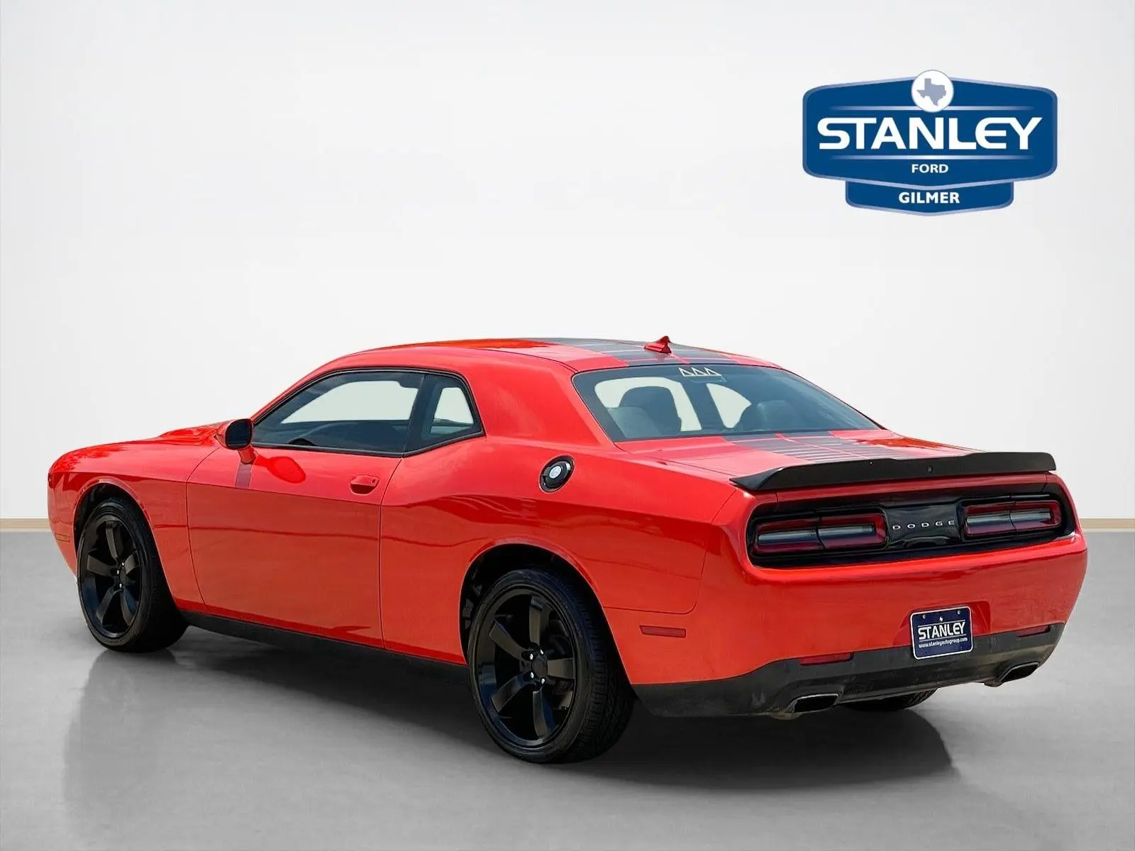 2017 Dodge Challenger SXT Plus photo 5