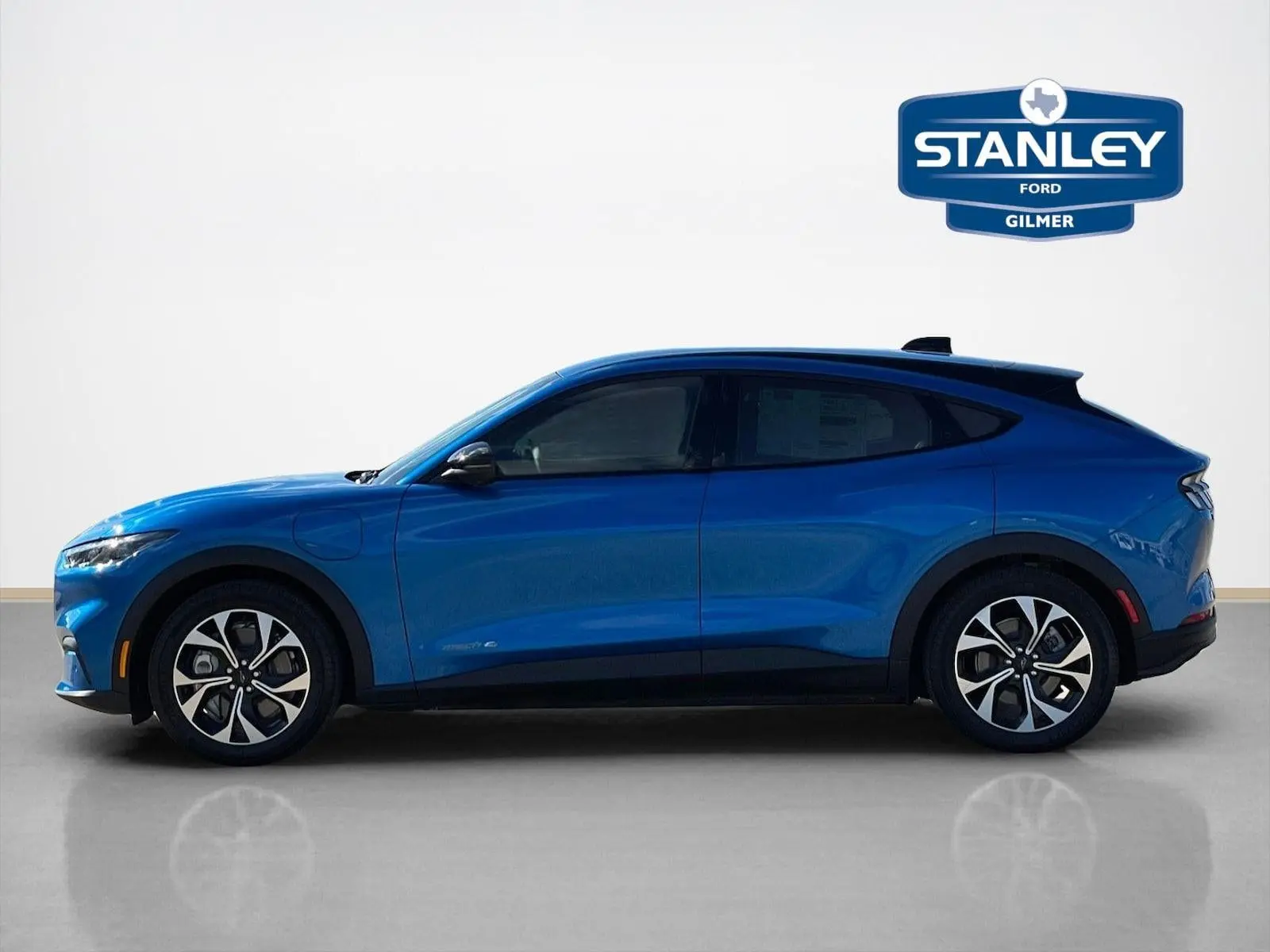 2025 Ford Mustang-Mach-e Select photo 4