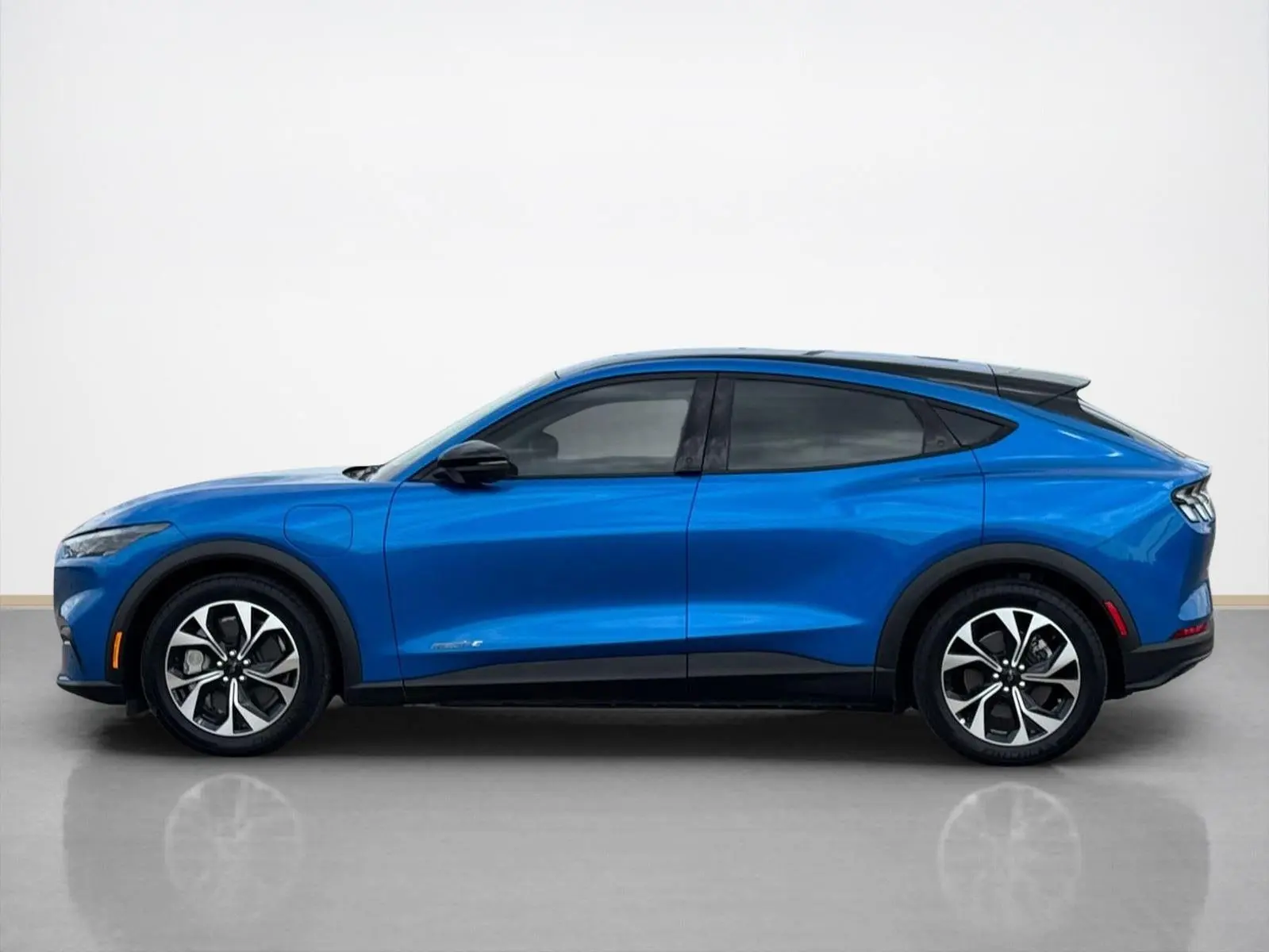 2025 Ford Mustang-Mach-e Select photo 4
