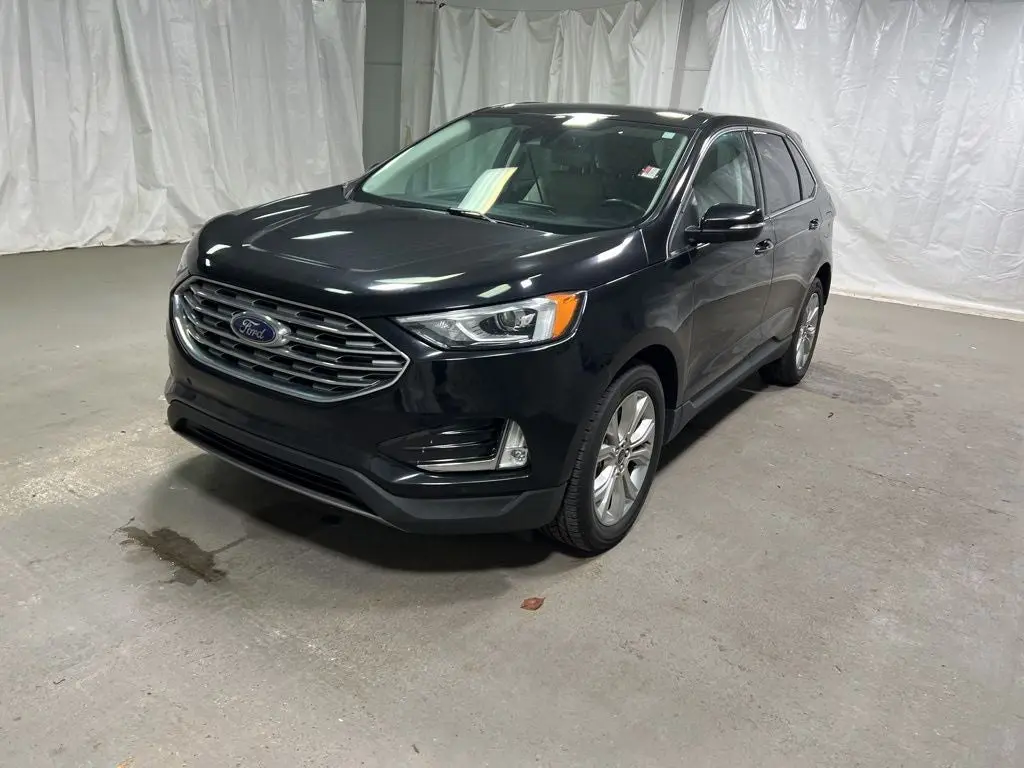 2021 Ford Edge Titanium photo 3