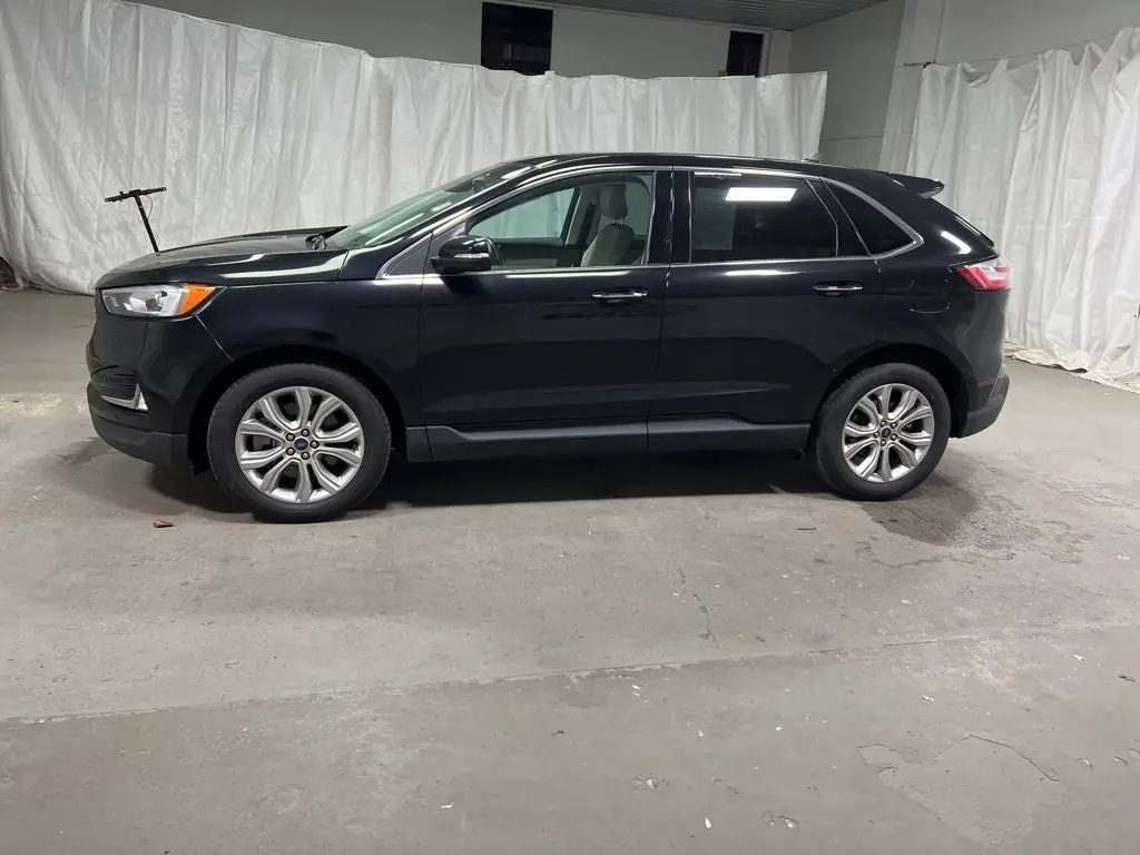 2021 Ford Edge Titanium photo 4