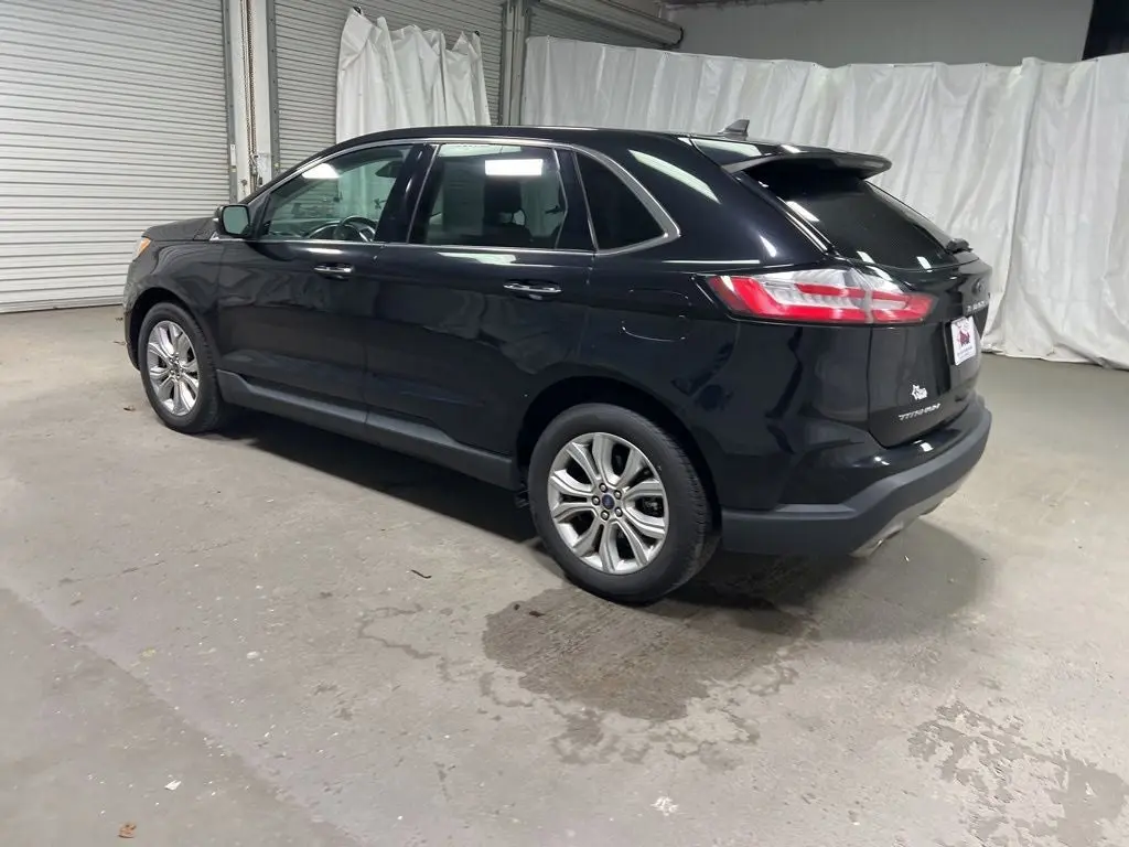 2021 Ford Edge Titanium photo 5