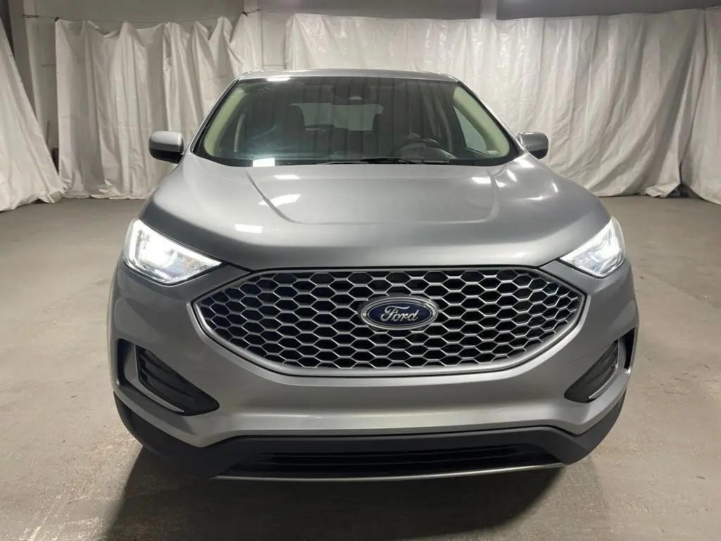 2024 Ford Edge SEL AWD photo 3