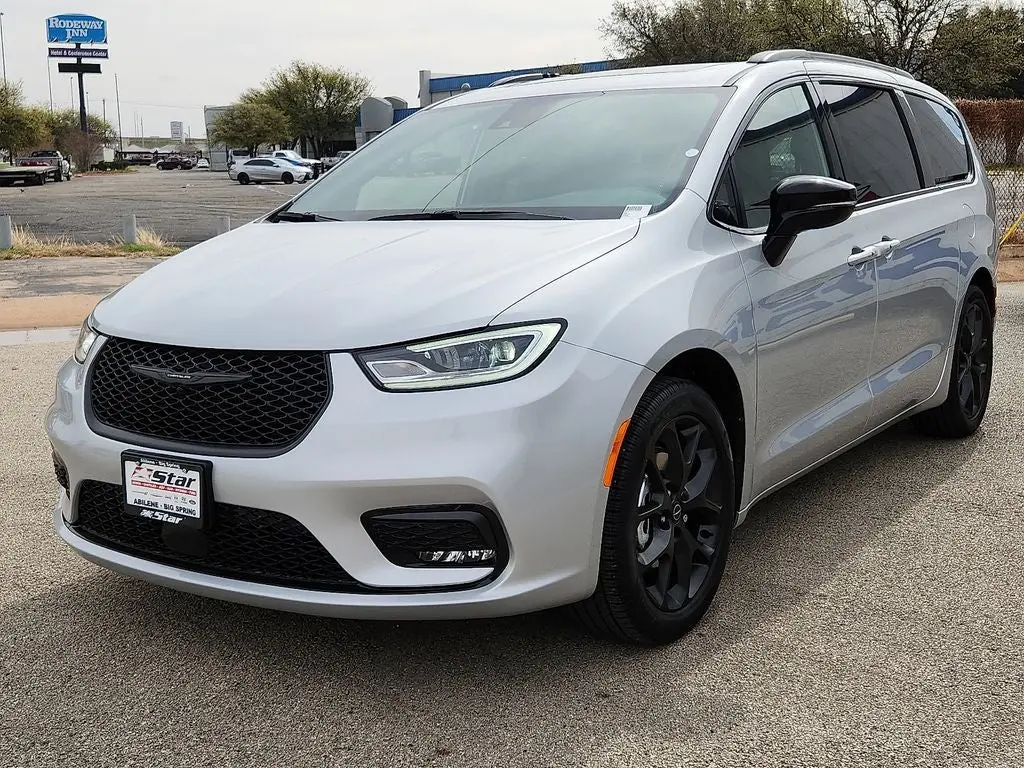 2026 Chrysler Pacifica Limited photo 5
