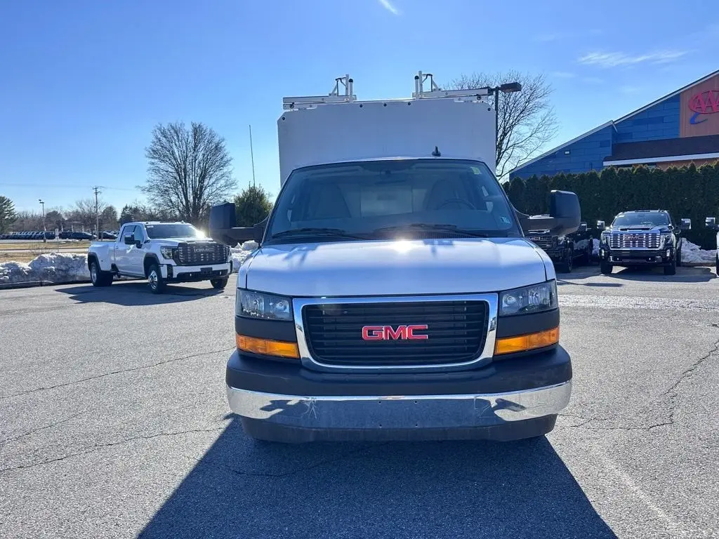 2025 GMC Savana 3500 139 in WB photo 4