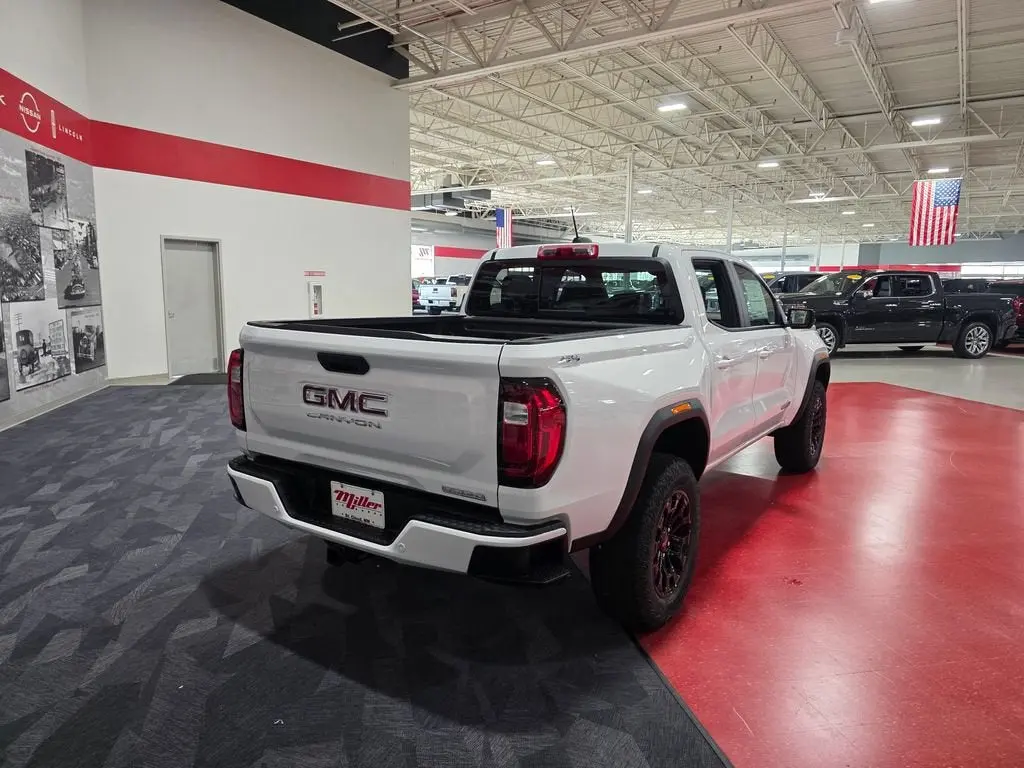 2026 GMC Canyon 4WD Elevation Crew Cab Short Box photo 3