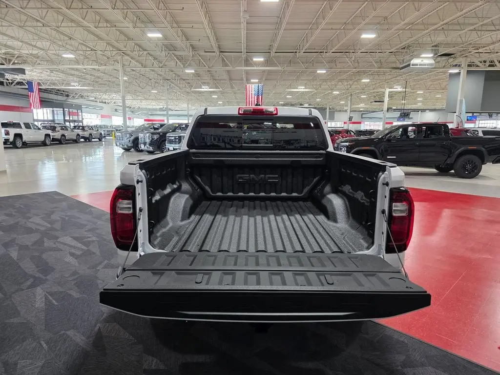 2026 GMC Canyon 4WD Elevation Crew Cab Short Box photo 5