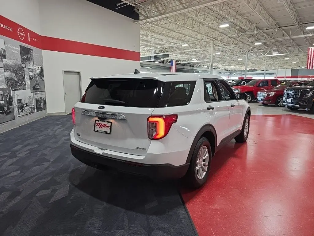 2021 Ford Explorer Base photo 3