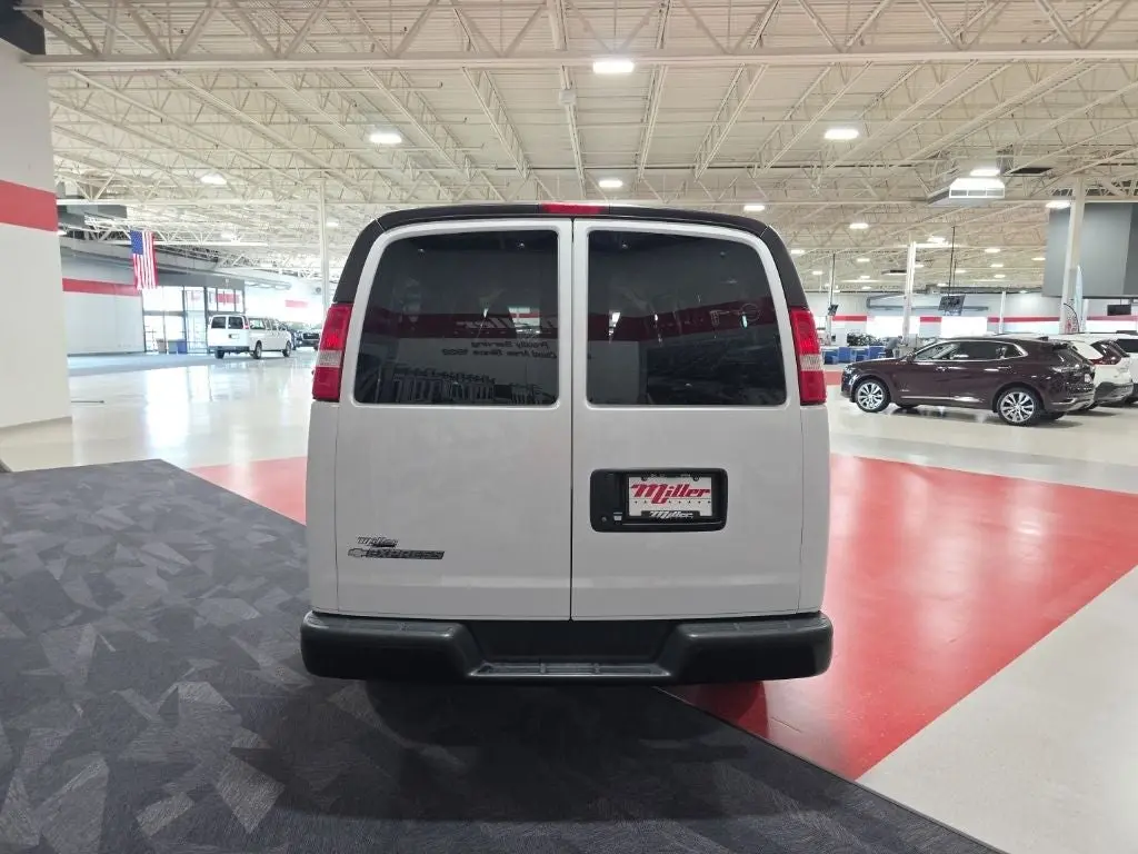 2023 Chevrolet Express LS 3500 Extended photo 4