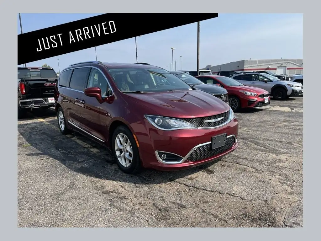 2019 Chrysler Pacifica Touring L Plus photo 1