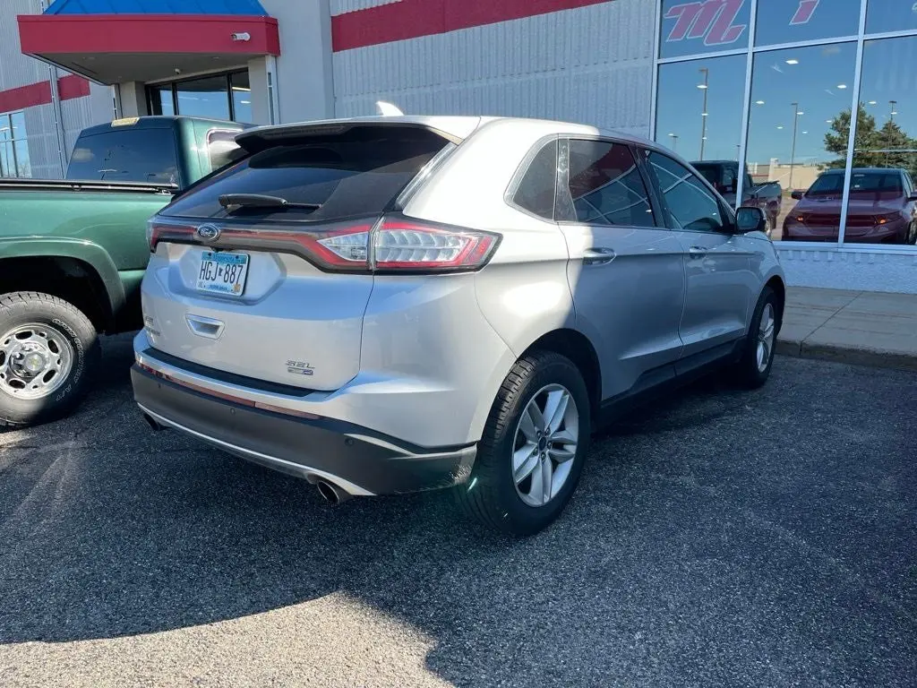 2017 Ford Edge SEL AWD photo 4