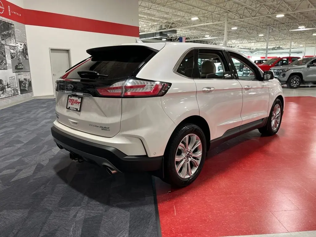 2019 Ford Edge Titanium AWD photo 3