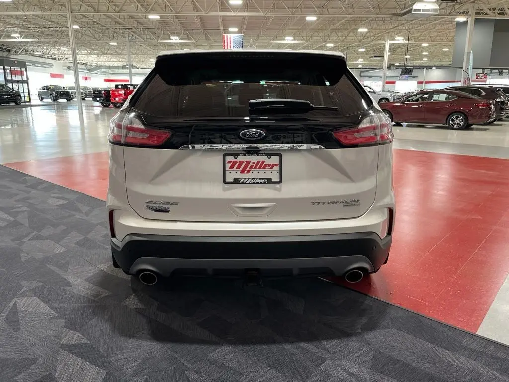 2019 Ford Edge Titanium AWD photo 4