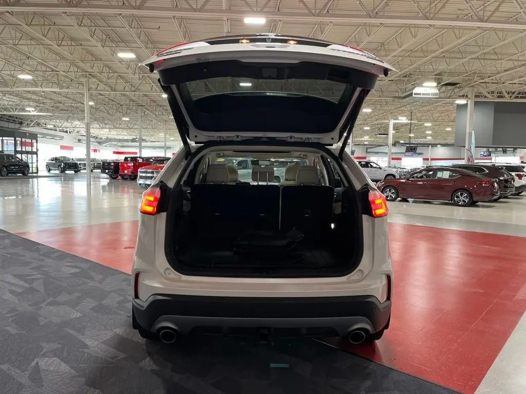 2019 Ford Edge Titanium AWD photo 5