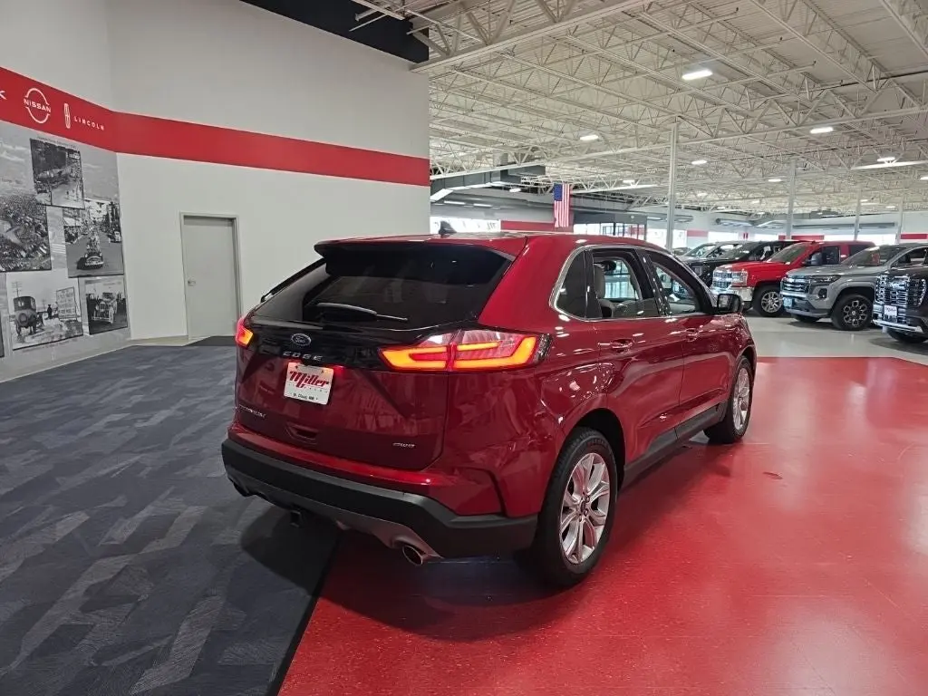 2022 Ford Edge Titanium AWD photo 3