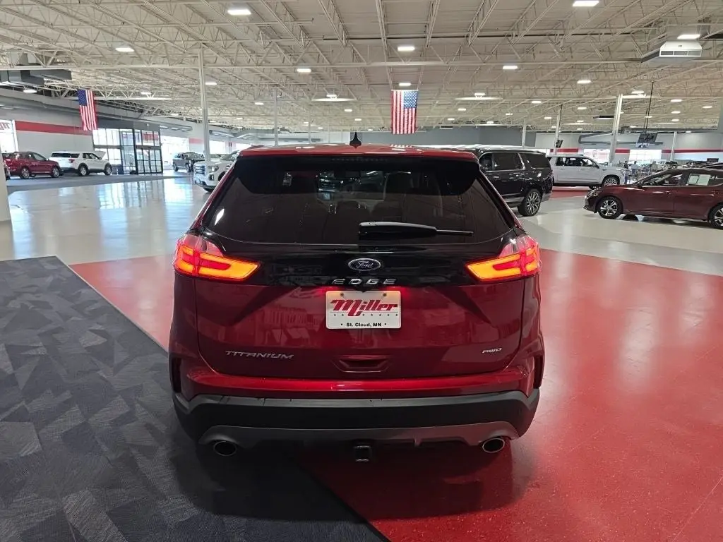 2022 Ford Edge Titanium AWD photo 4