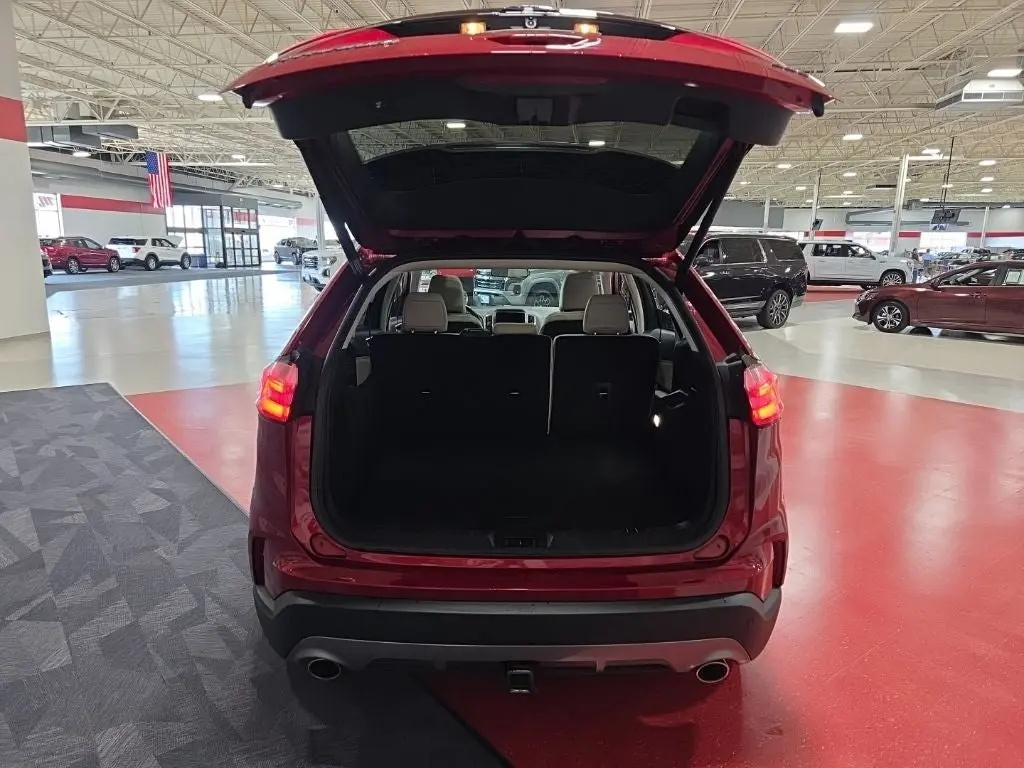 2022 Ford Edge Titanium AWD photo 5