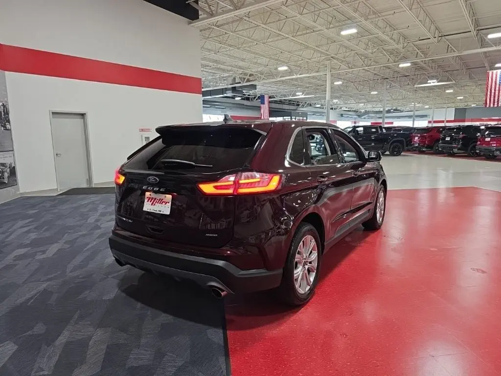 2022 Ford Edge Titanium AWD photo 3