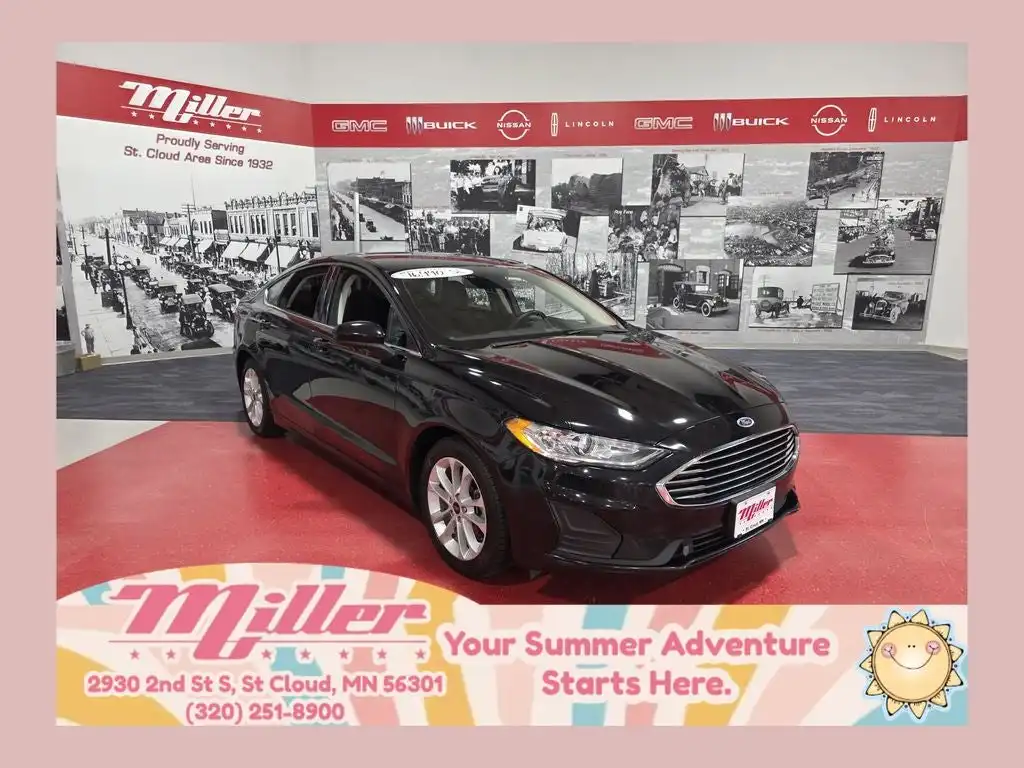 2020 Ford Fusion SE's photo