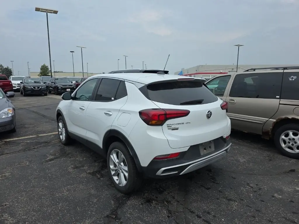 2022 Buick Encore GX Preferred AWD photo 3