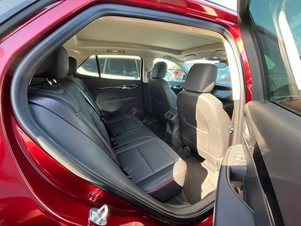 2023 Buick Envision Essence AWD photo 3