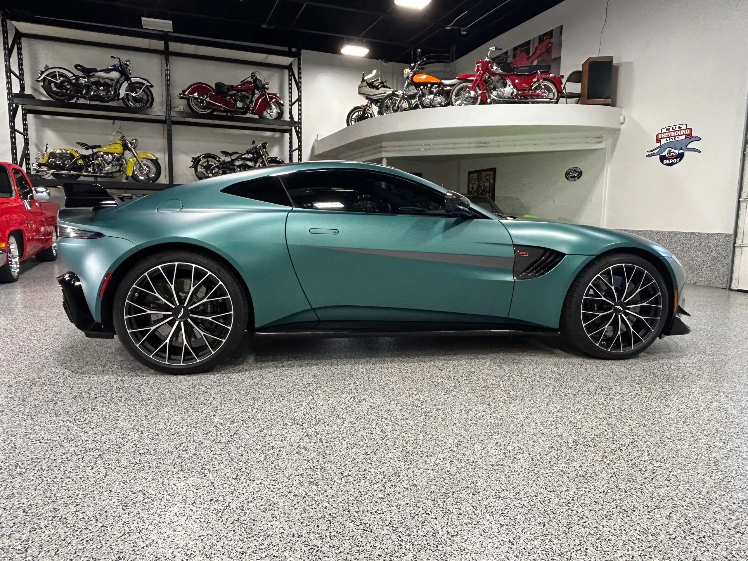 2023 Aston Martin Vantage F1's photo