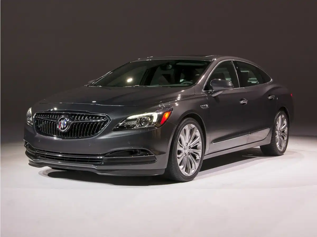 2017 Buick LaCrosse Essence's photo