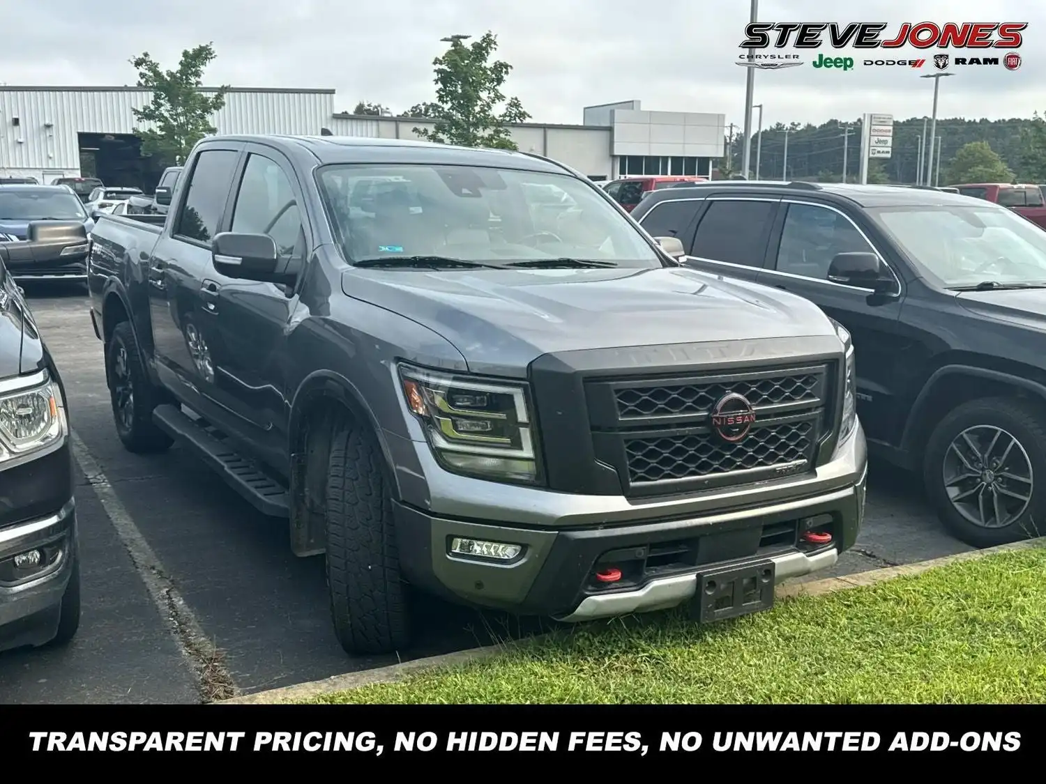 2024 Nissan Titan PRO-4X 4X4 Crew Cab's photo