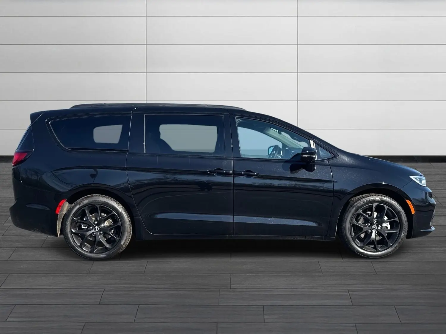2026 Chrysler Pacifica Select photo 3