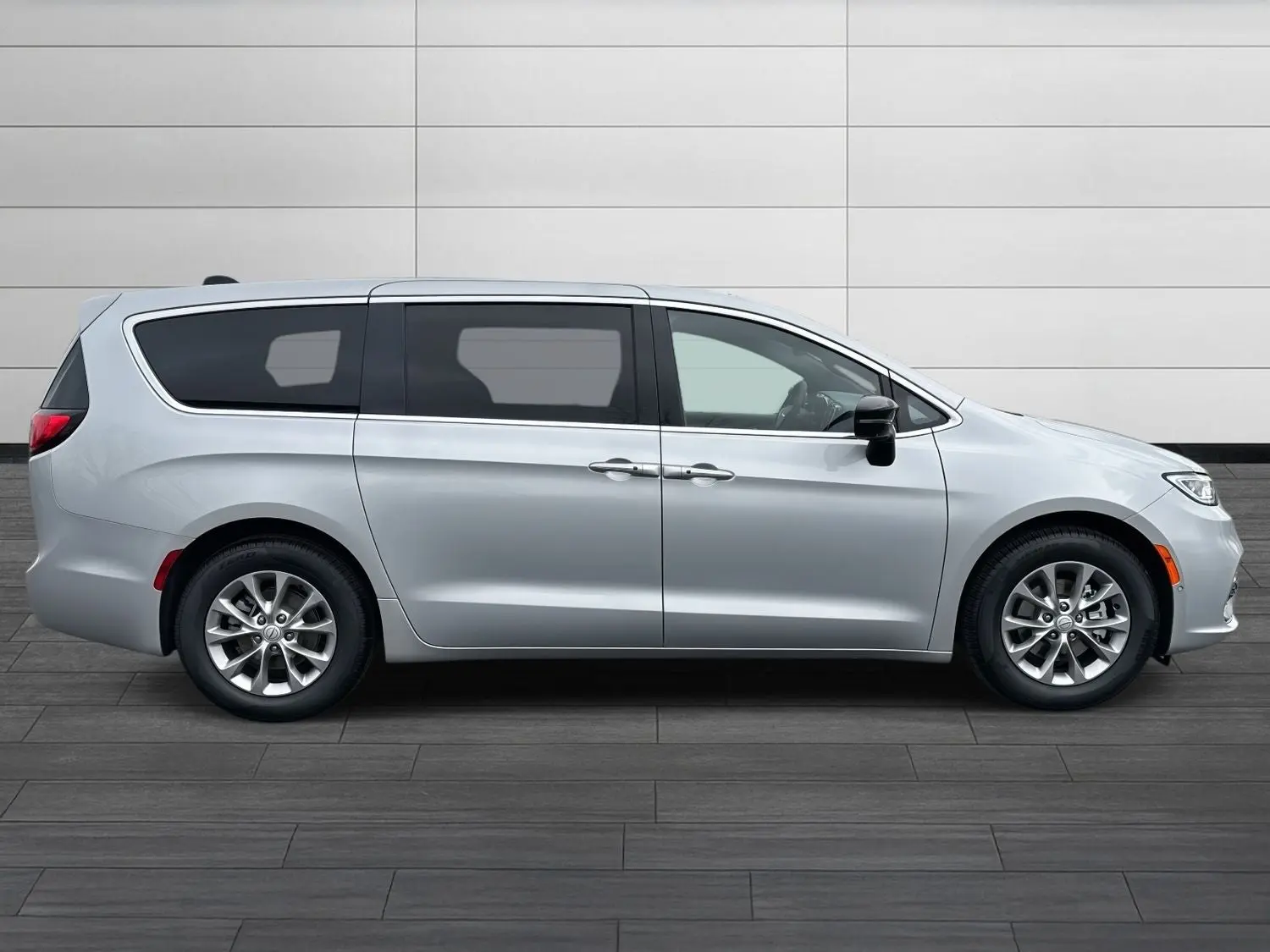 2026 Chrysler Pacifica Limited photo 3