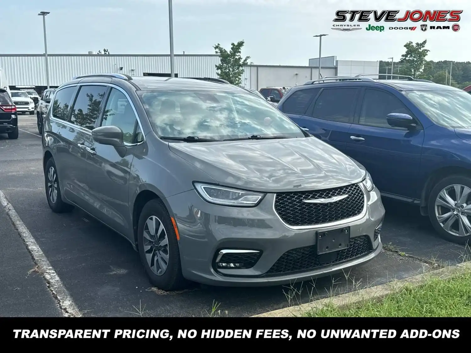 2021 Chrysler Pacifica Hybrid Touring L Hybrid's photo