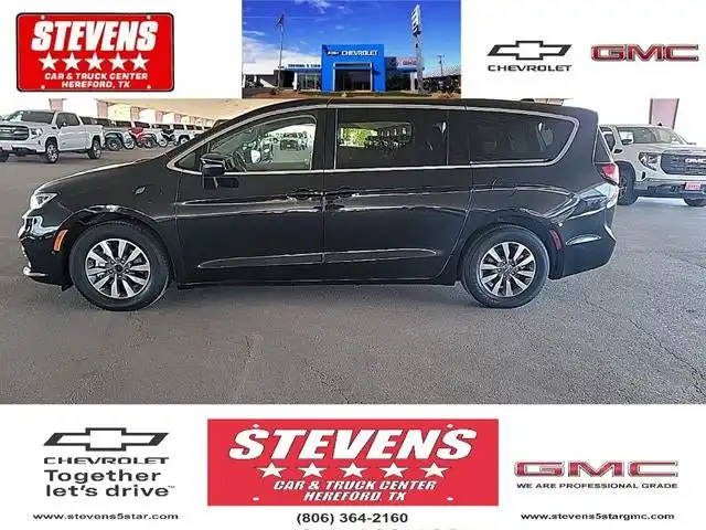 2023 Chrysler Pacifica Hybrid Touring L Hybrid's photo