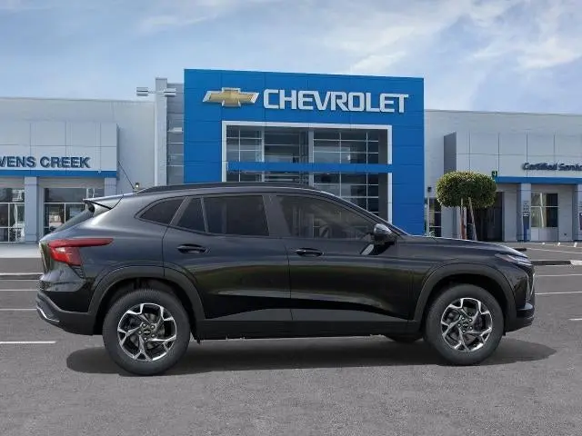 2026 Chevrolet Trax LT photo 3
