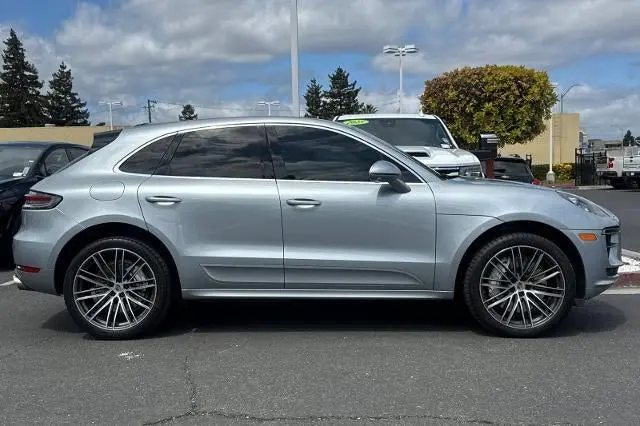 2021 Porsche Macan Turbo photo 4
