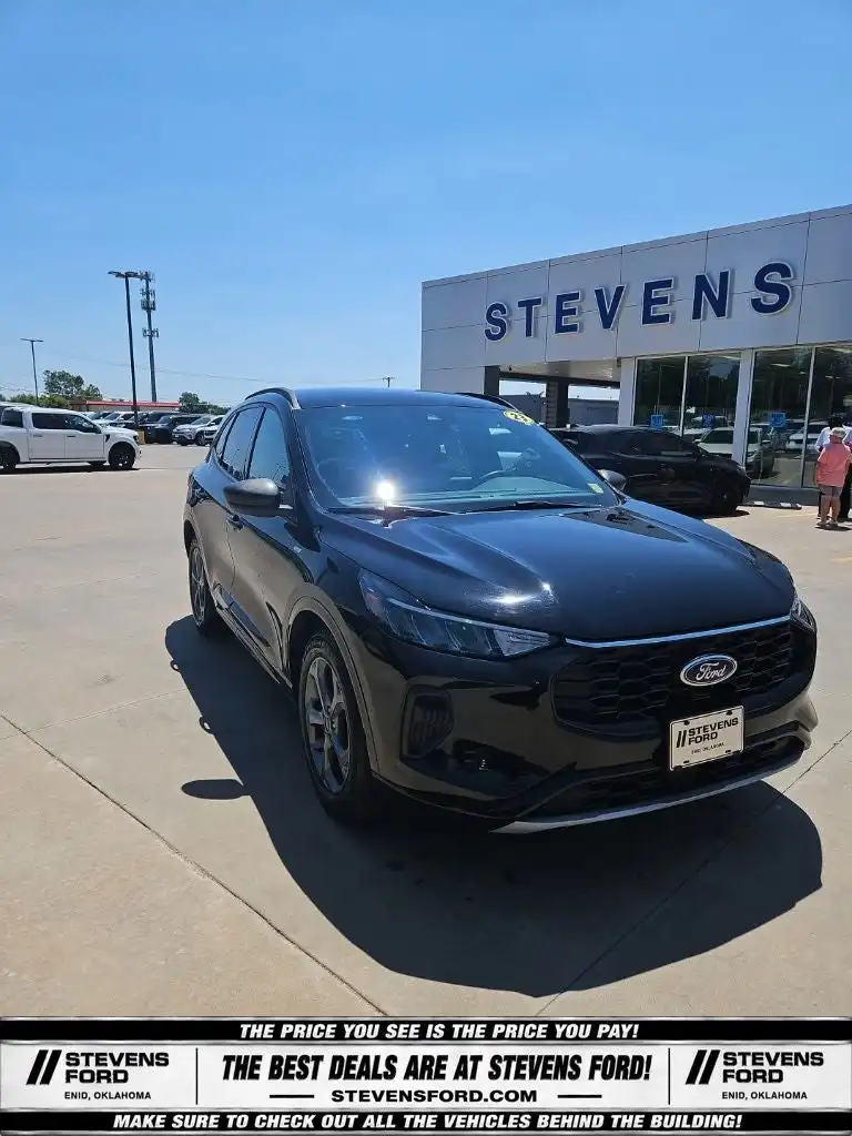 2023 Ford Escape ST-Line FWD's photo
