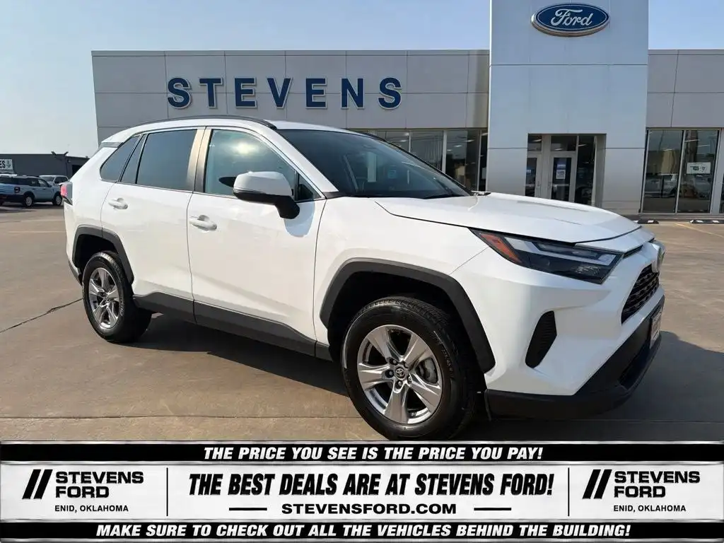 2025 Toyota RAV4 XLE FWD's photo