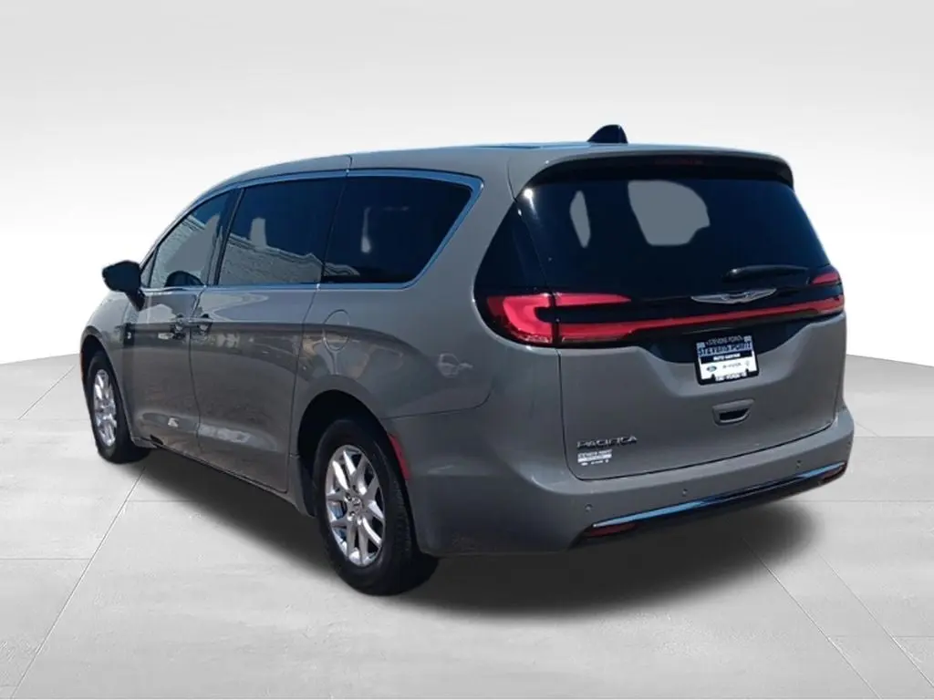 2025 Chrysler Pacifica Select photo 4