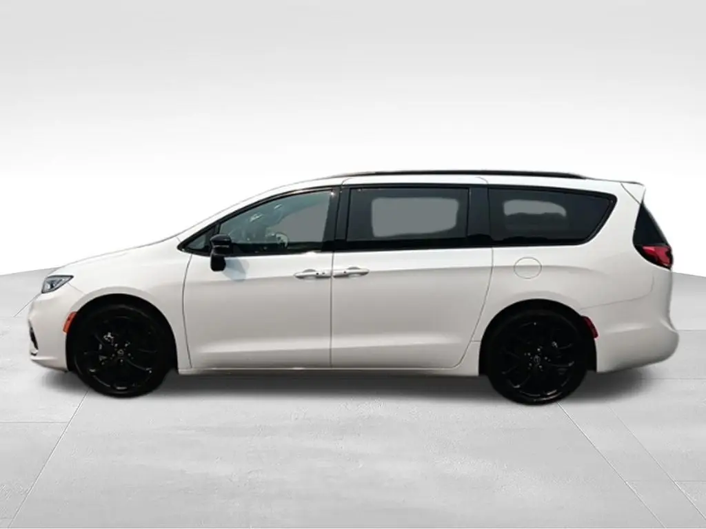 2025 Chrysler Pacifica Limited photo 4