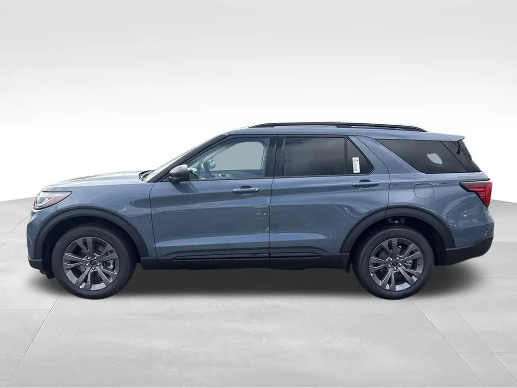 2026 Ford Explorer Active 4WD photo 3