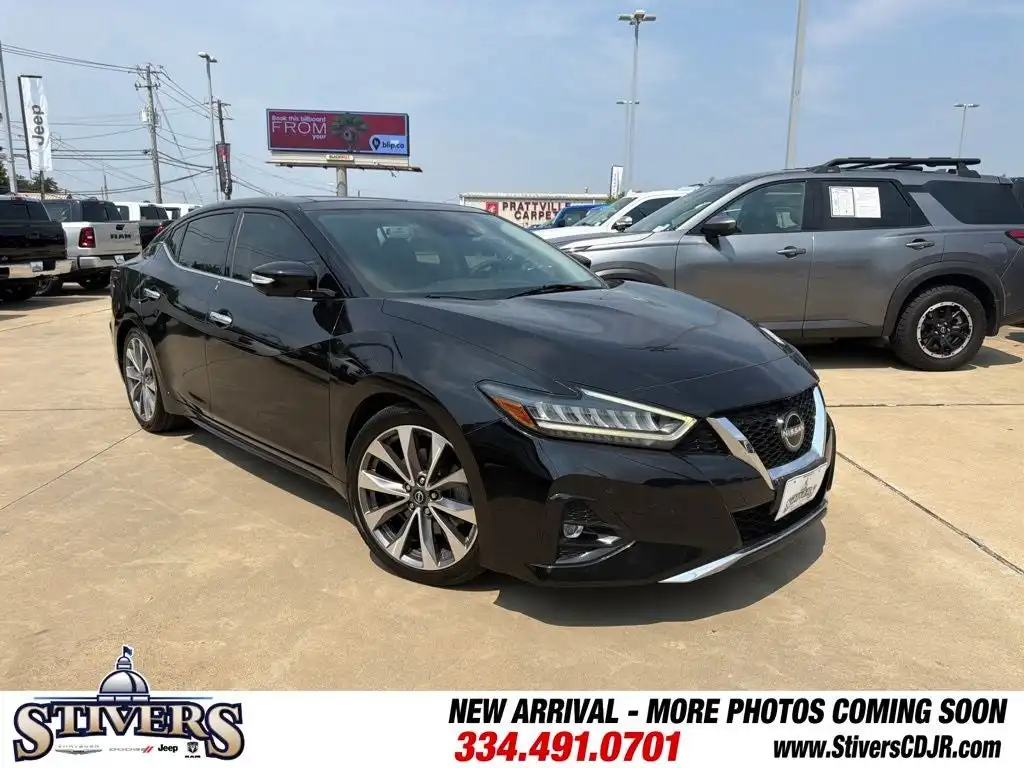 2023 Nissan Maxima Platinum's photo