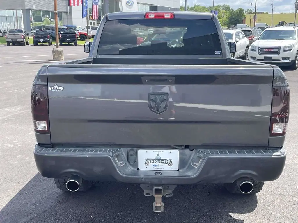 2018 RAM 1500 Express Quad Cab 6'4 photo 4